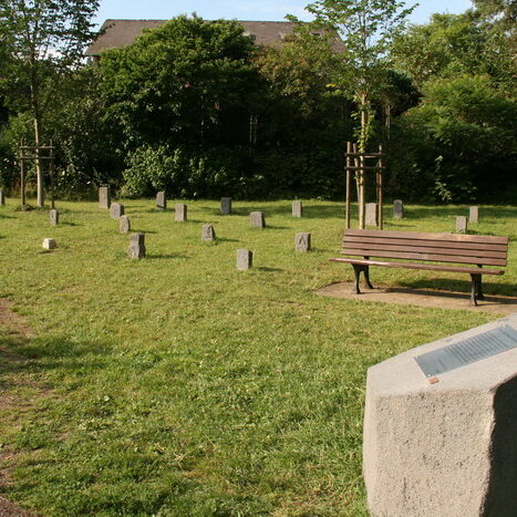 000021318339188__Grenzsteine001