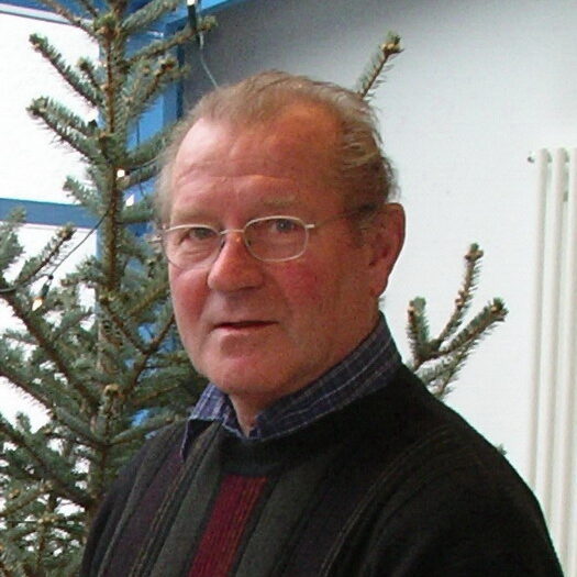 000021351945120__PeterThewalt2004